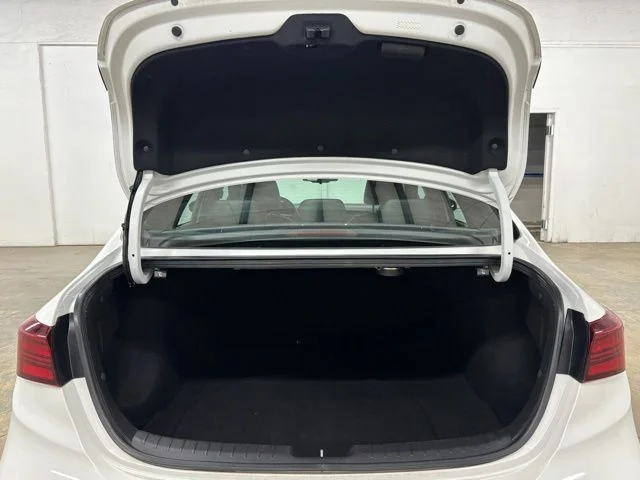 Used 2023 White Kia GT image 21