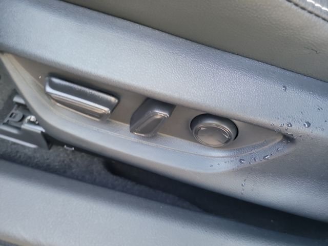 Used 2025  Toyota SE image 19