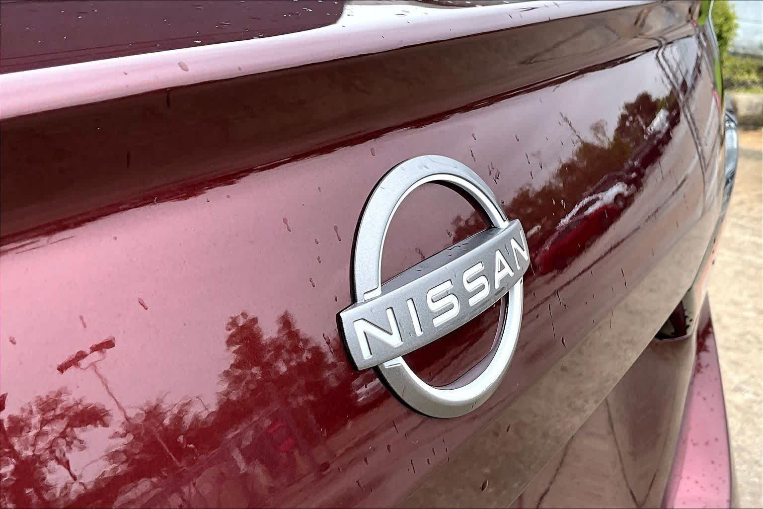 Used 2025 Garnet Pearl Metallic Nissan SV image 10