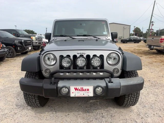 Used 2016 Silver Jeep Unlimited Sport image 3