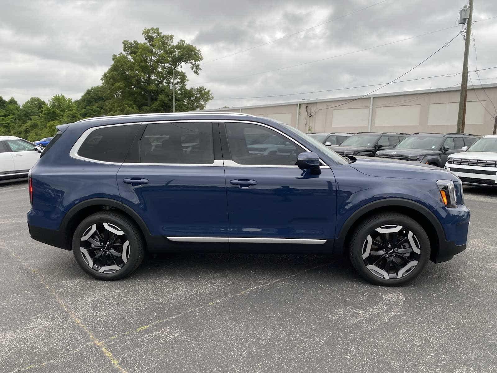 2025 Kia Telluride EX - Photo 3