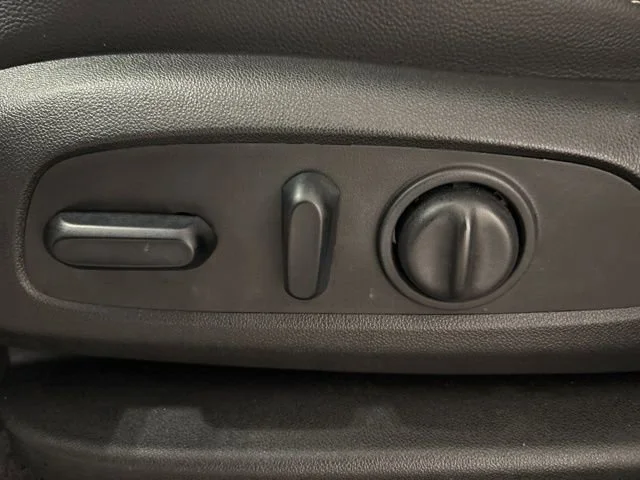 Used 2020 WHITE FROST TRICOAT GMC Denali image 17