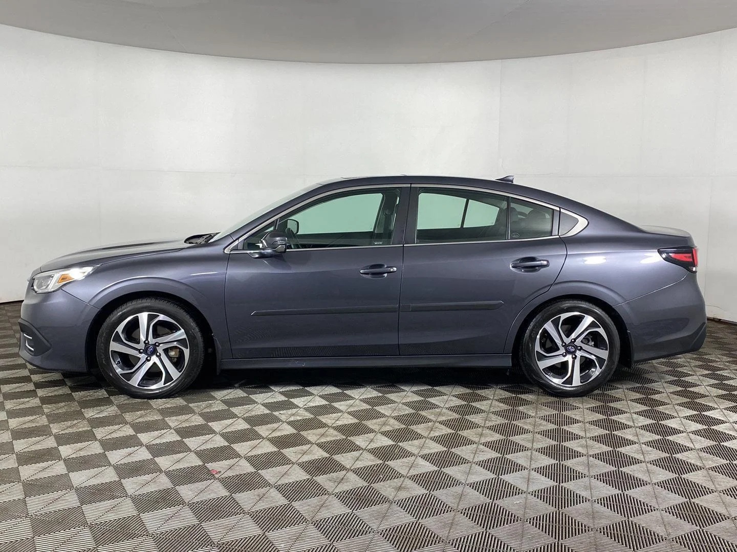 Used 2022 Magnetite Gray Metallic Subaru Limited image 8