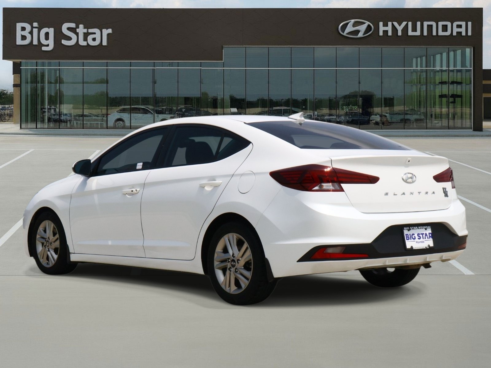 Used 2019 Quartz White Pearl Hyundai Value Edition image 3