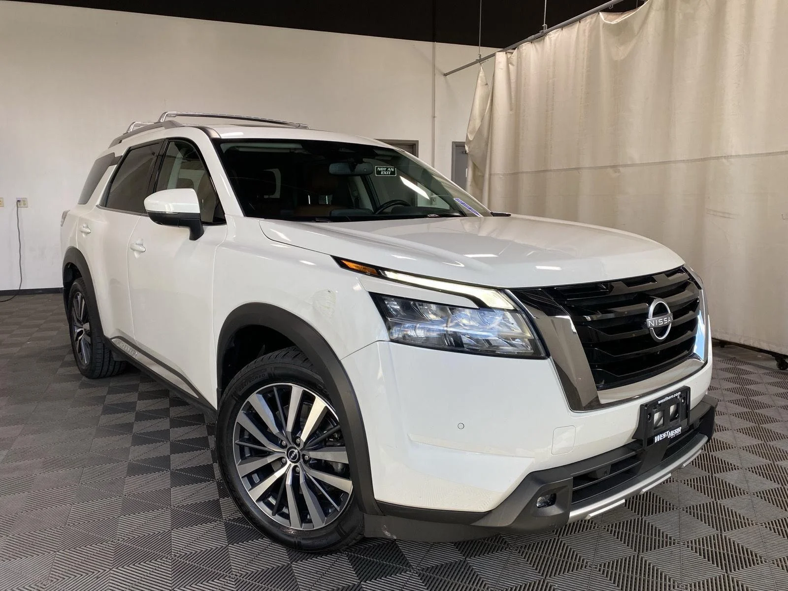 Used 2022 Pearl White Tricoat Nissan Platinum image 1