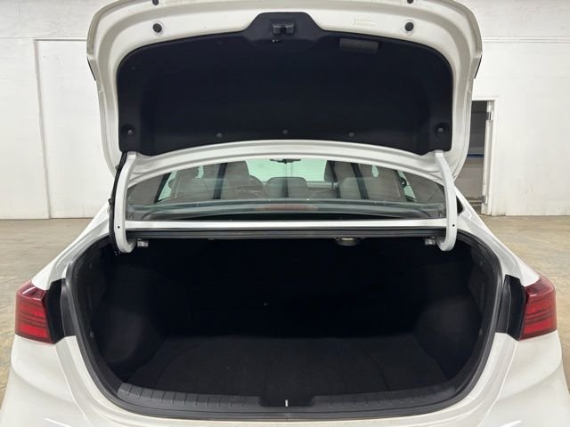 Used 2023 White Kia GT image 21