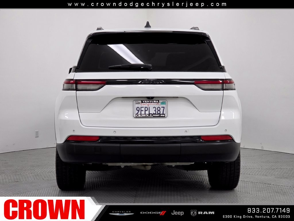 Used 2023 White Jeep Altitude image 6