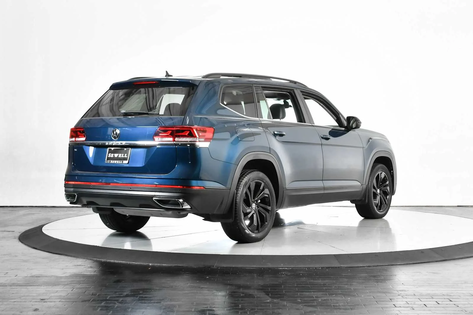 Used 2022 Tourmaline Blue Metallic Volkswagen 2.0T SE w/Technology image 6