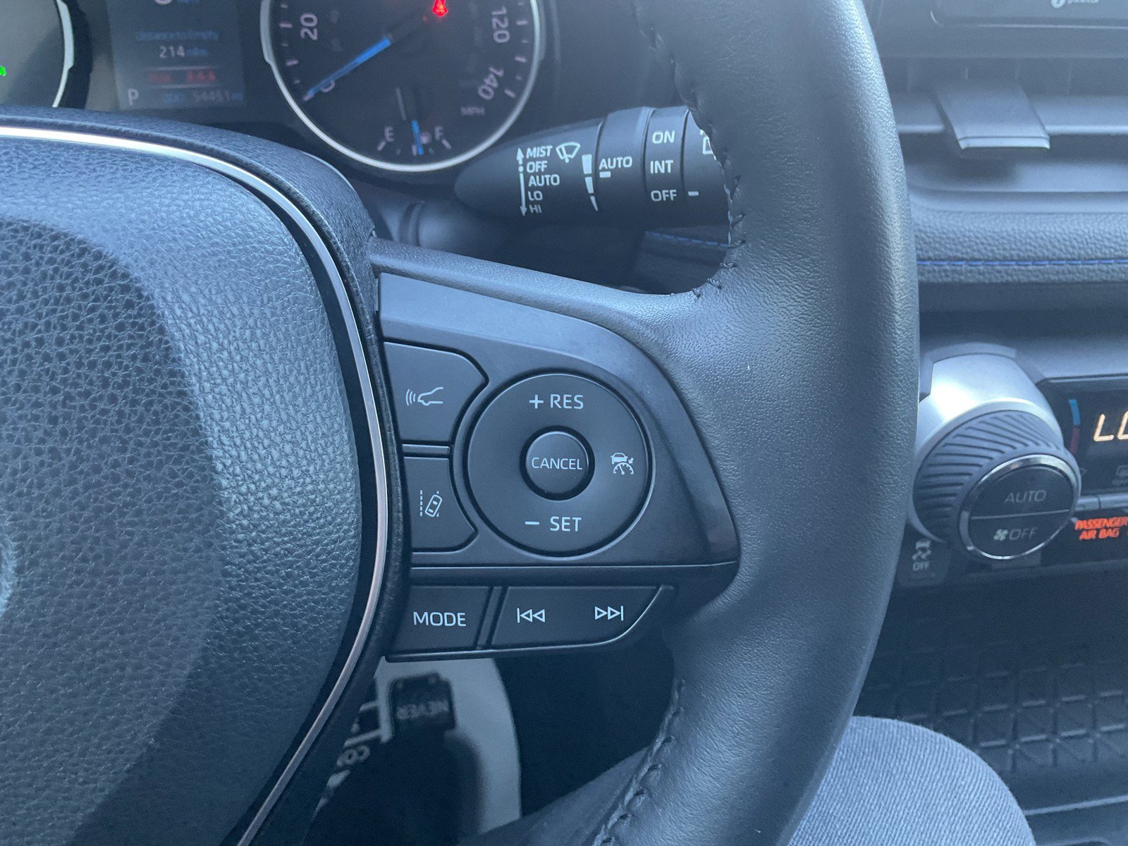 2022 Toyota RAV4 SE - Photo 23