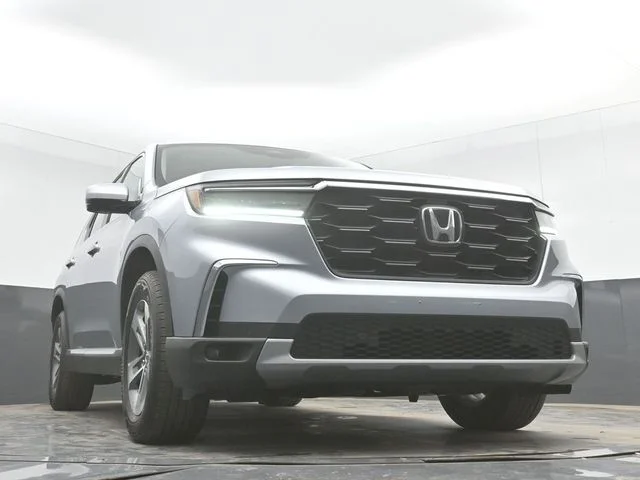 Certified Used 2023 Lunar Silver Metallic Honda 2WD EX-L 7P image 43