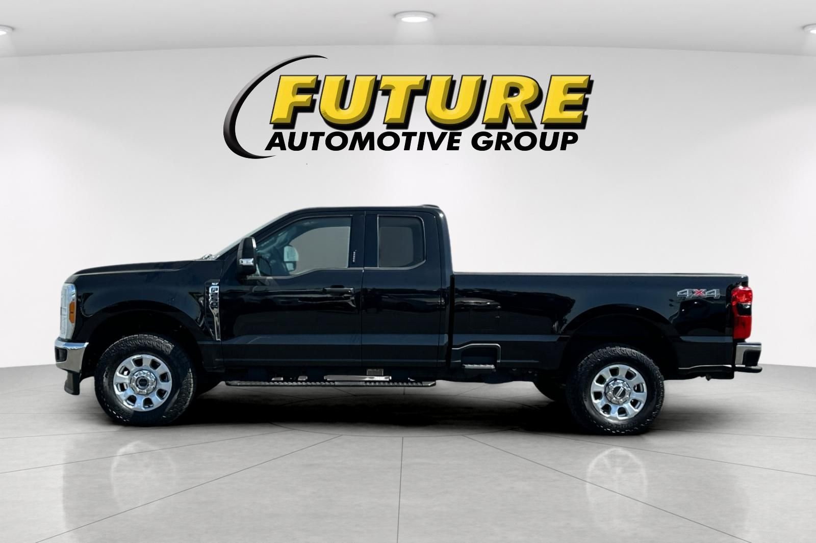 Used 2023 Black Ford XLT image 6