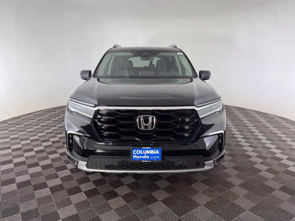 Used 2024  Honda Touring image 2