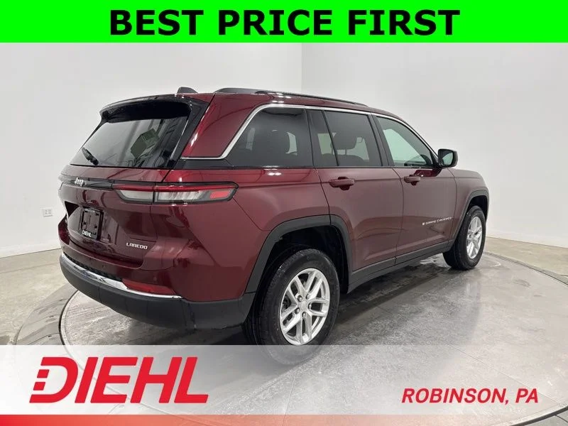 New 2026 Velvet Red Pearl-Coat Exterior Paint Jeep Laredo X image 7