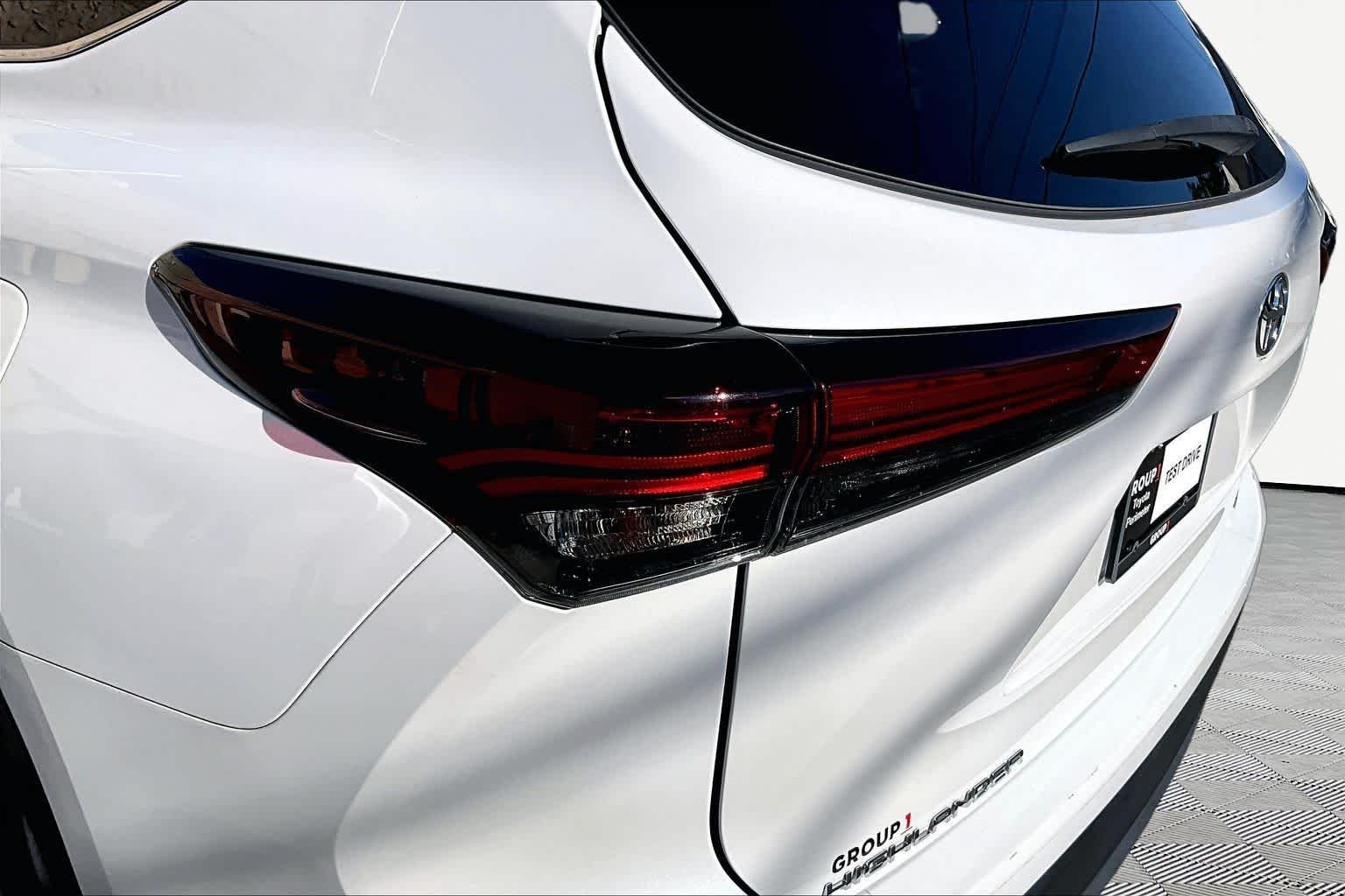 Used 2023 Wind Chill Pearl Toyota LE image 29