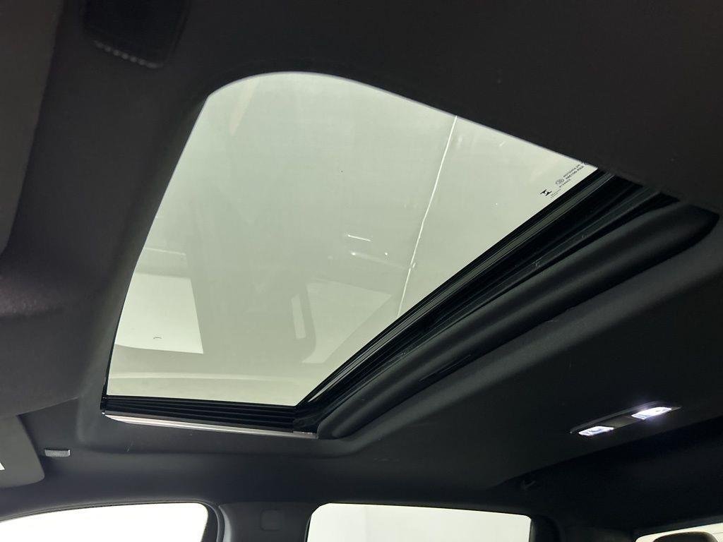 Used 2025 Summit White GMC AT4 image 40