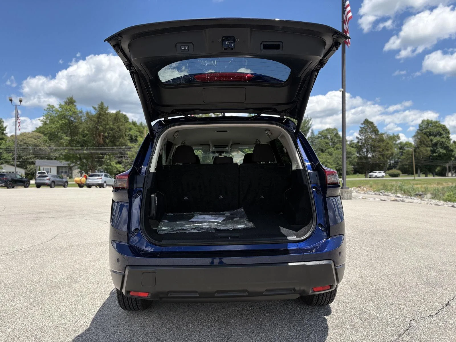 Used 2025 Deep Ocean Blue Pearl Nissan SV image 15