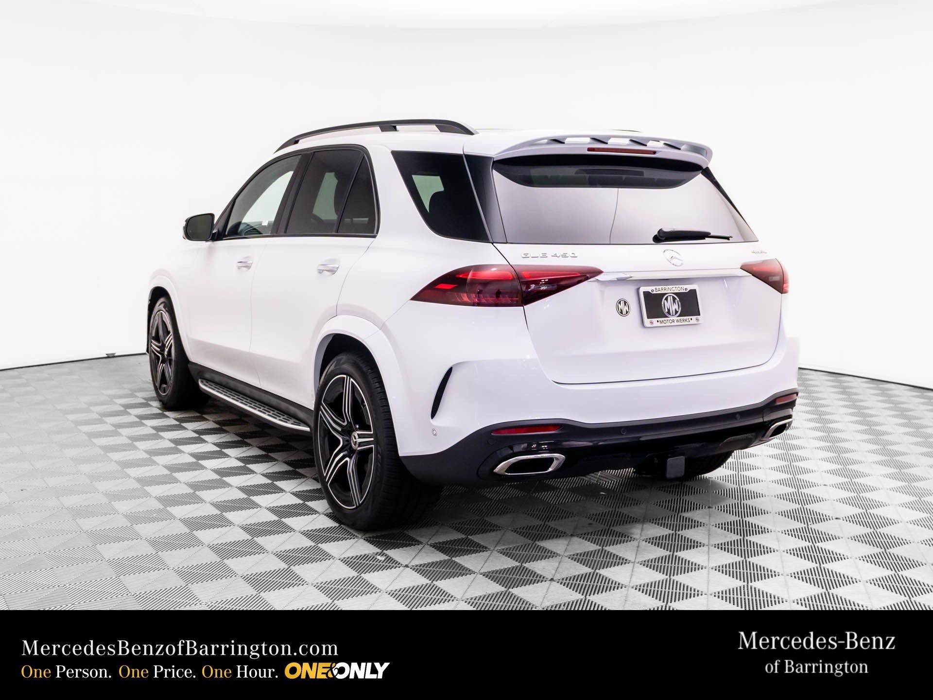 New 2026 MANUFAKTUR Moonlight White Metallic Mercedes-Benz GLE 450 image 3