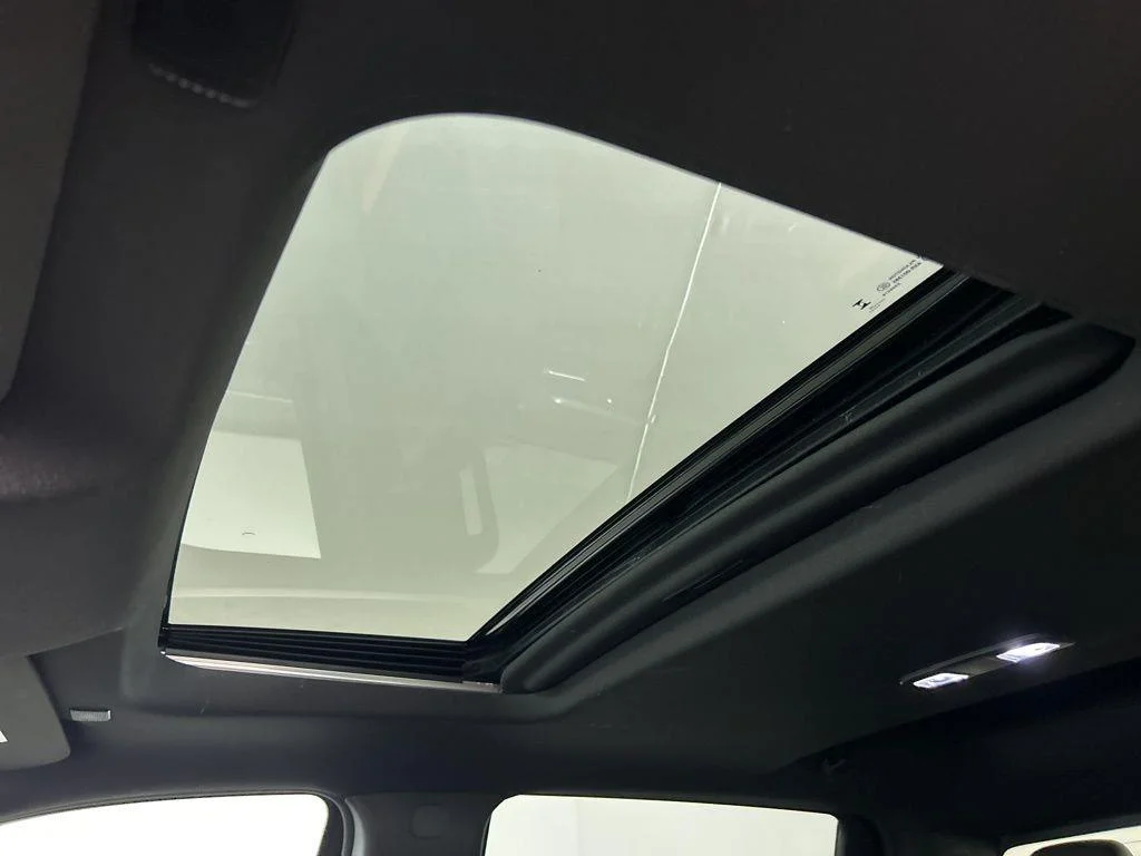 Used 2025 Summit White GMC AT4 image 40