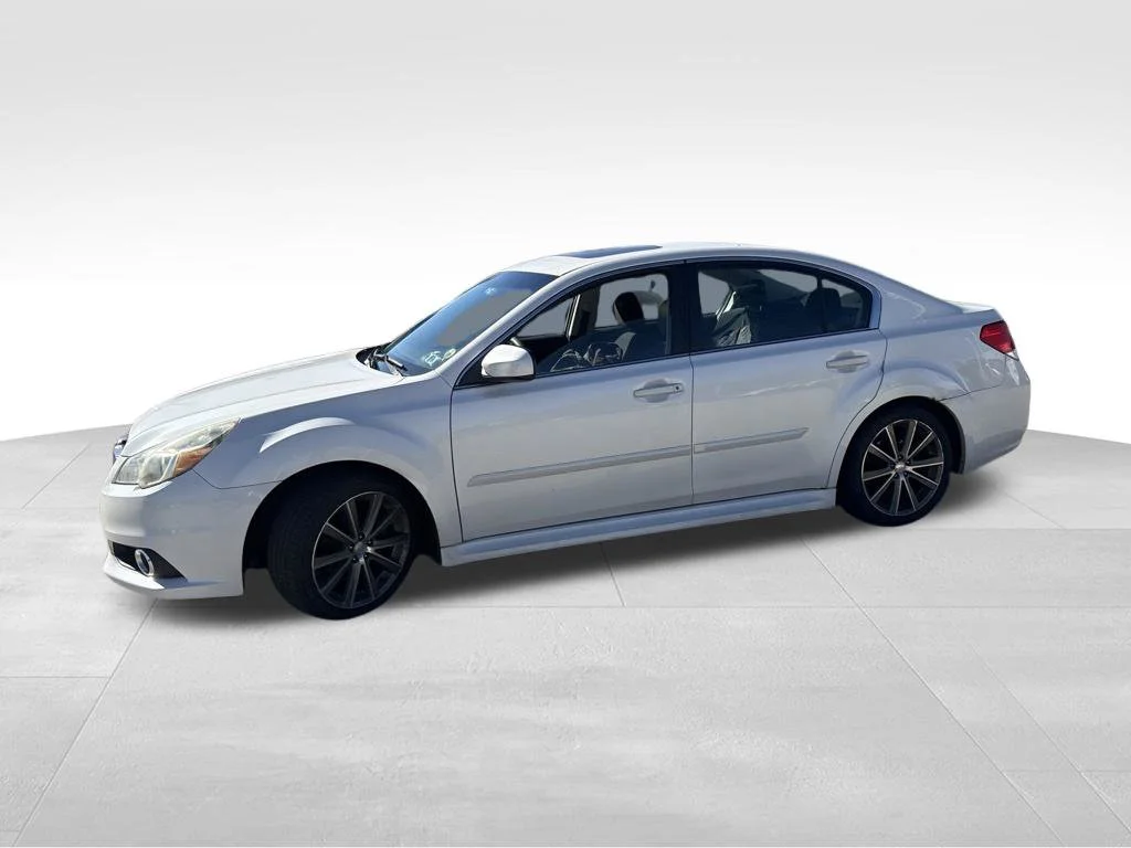 Used 2014 White Subaru 2.5i image 2