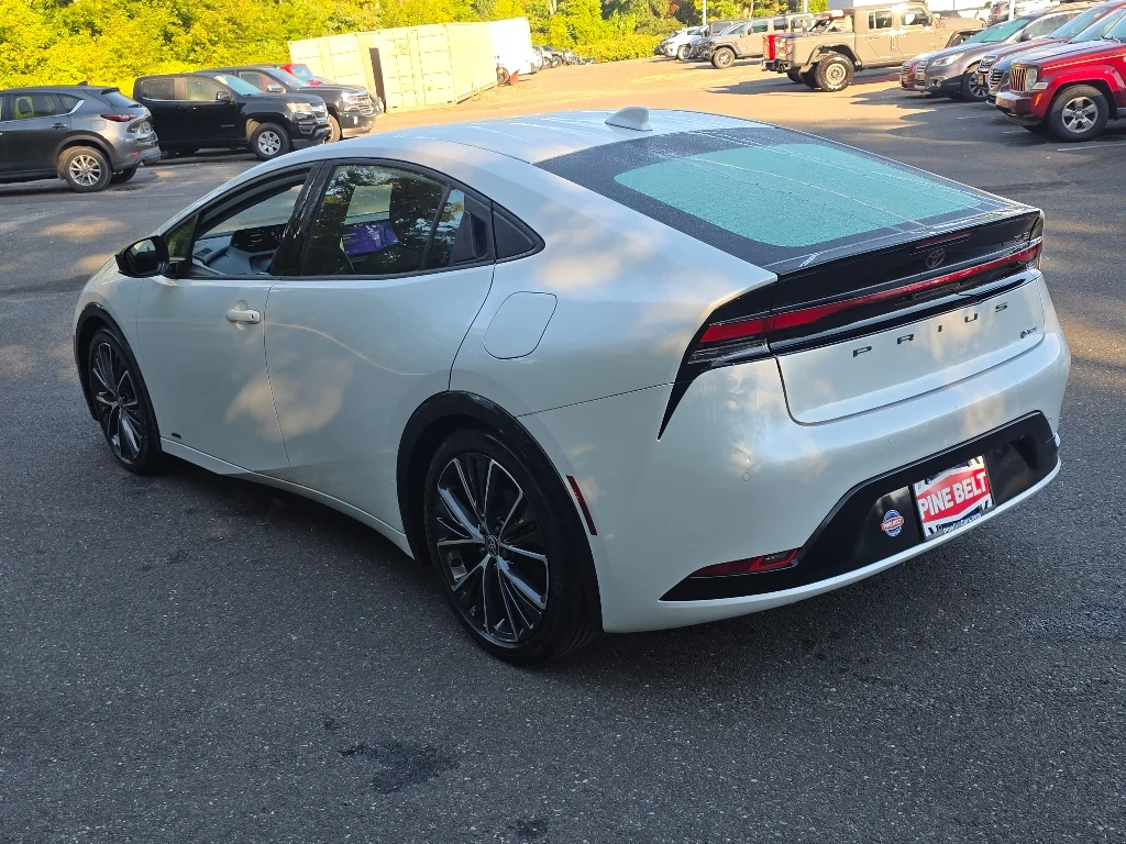 Used 2023 Wind Chill Pearl Toyota XLE image 13