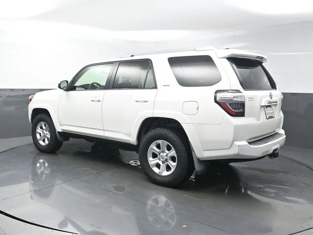 Used 2018 White Toyota SR5 image 5