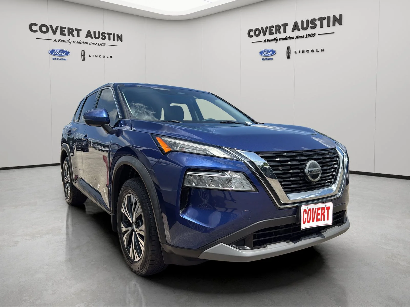 Used 2021 Blue Nissan SV image 7