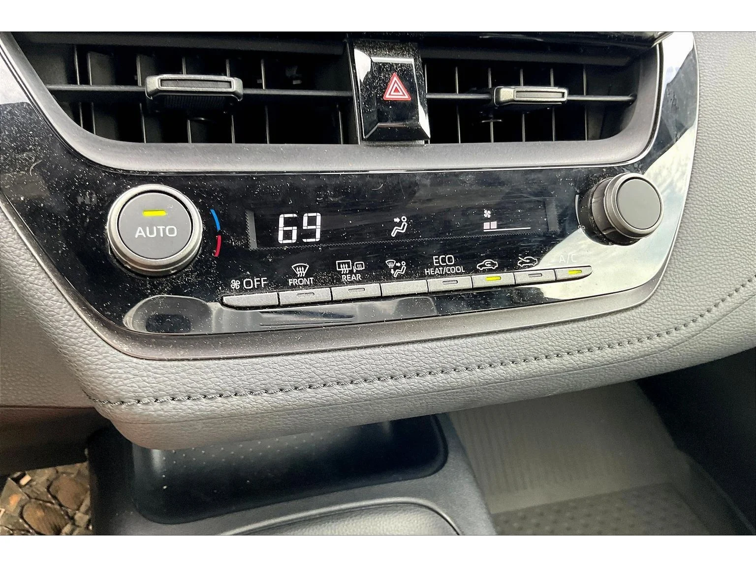 Used 2025 White Toyota Core image 21