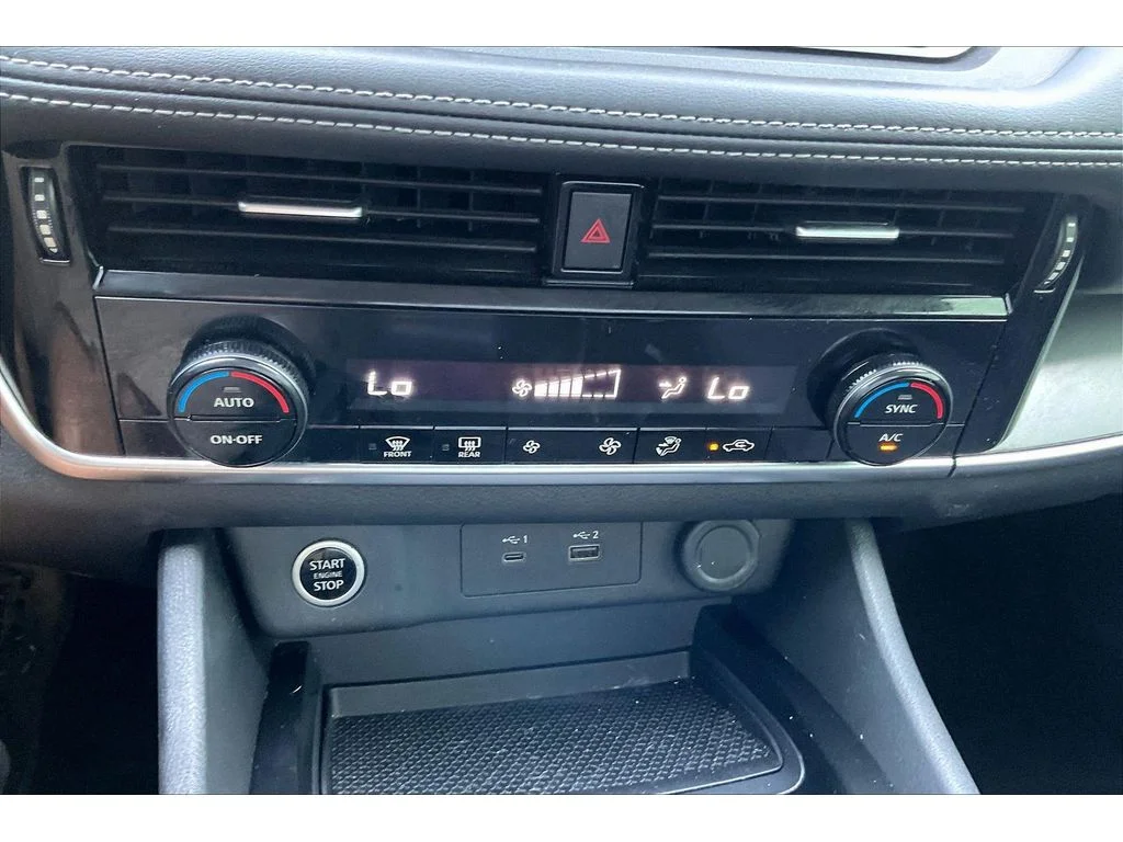 Used 2023  Nissan SV image 21