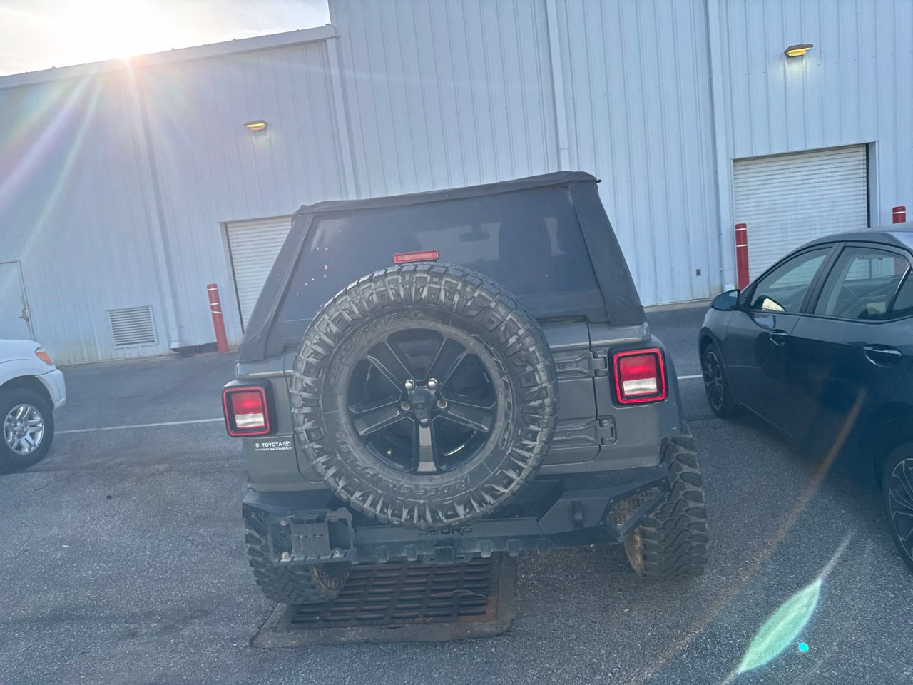 Used 2020 Gray Jeep Unlimited Sport Altitude image 8