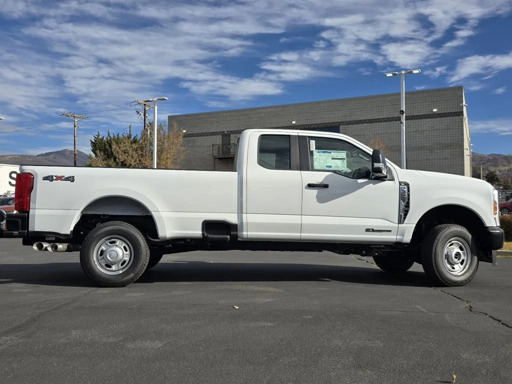 New 2026 Oxford White Ford XL image 29