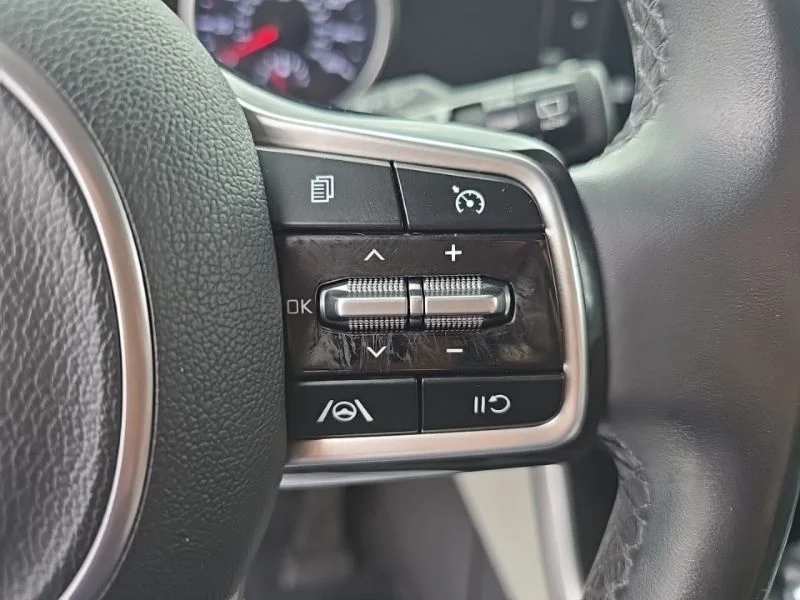 Used 2022 Silver Kia LXS image 13