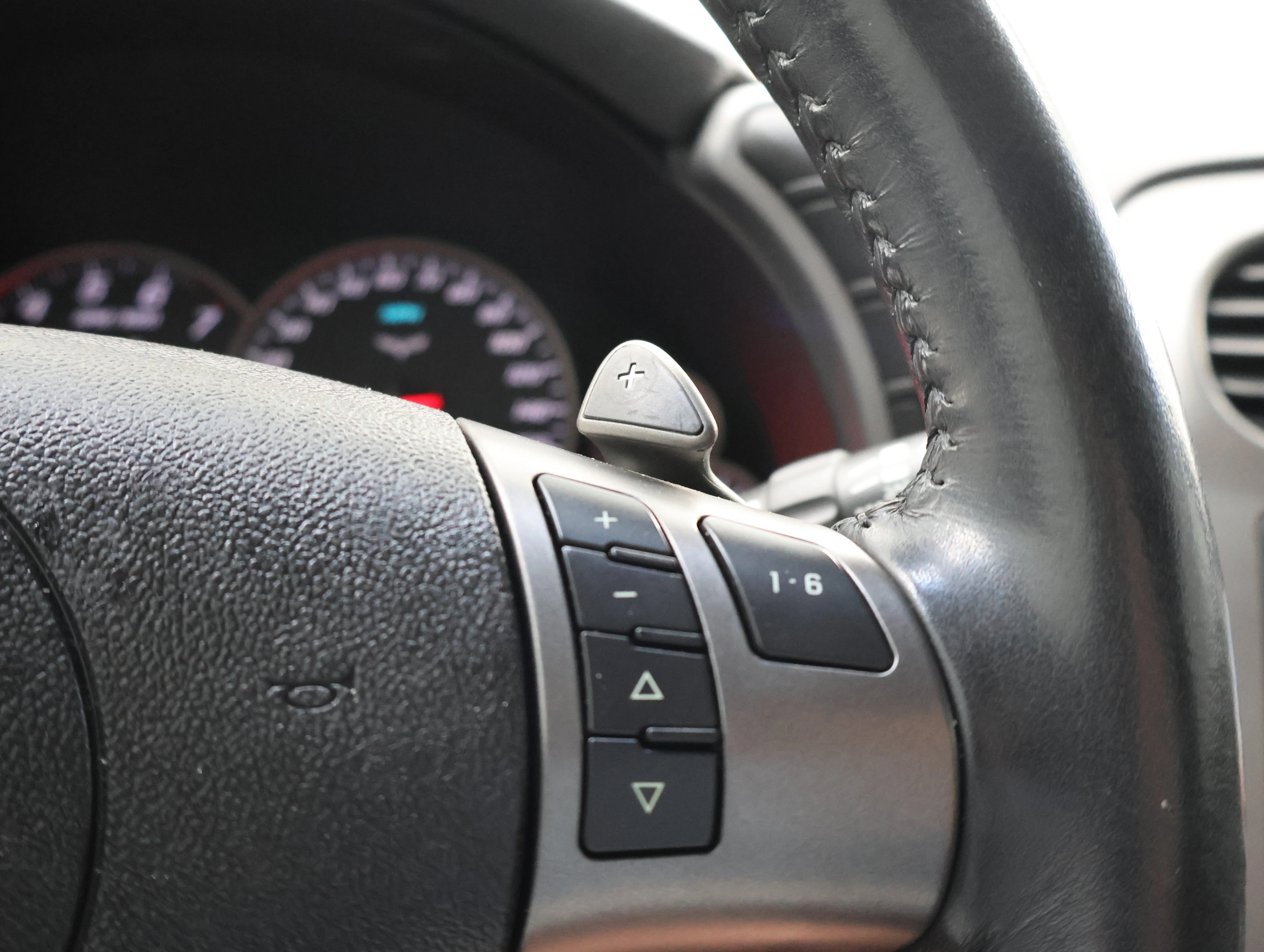 Used 2007 Arctic White Chevrolet Base image 13