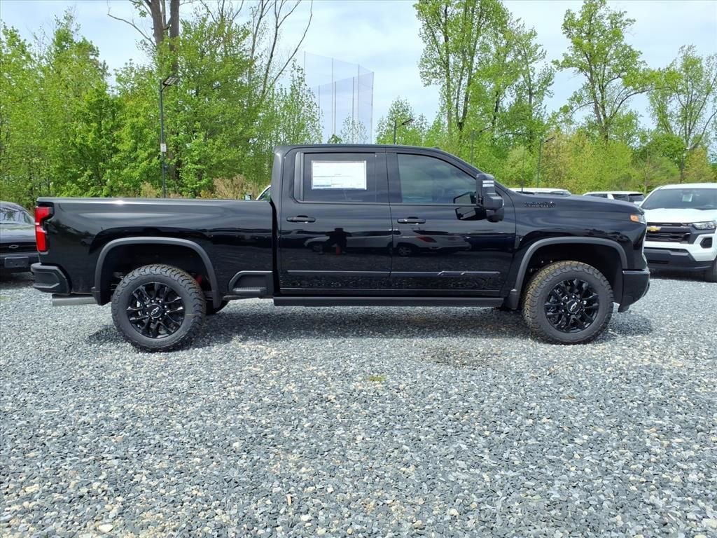 New 2026 Black Chevrolet High Country image 30