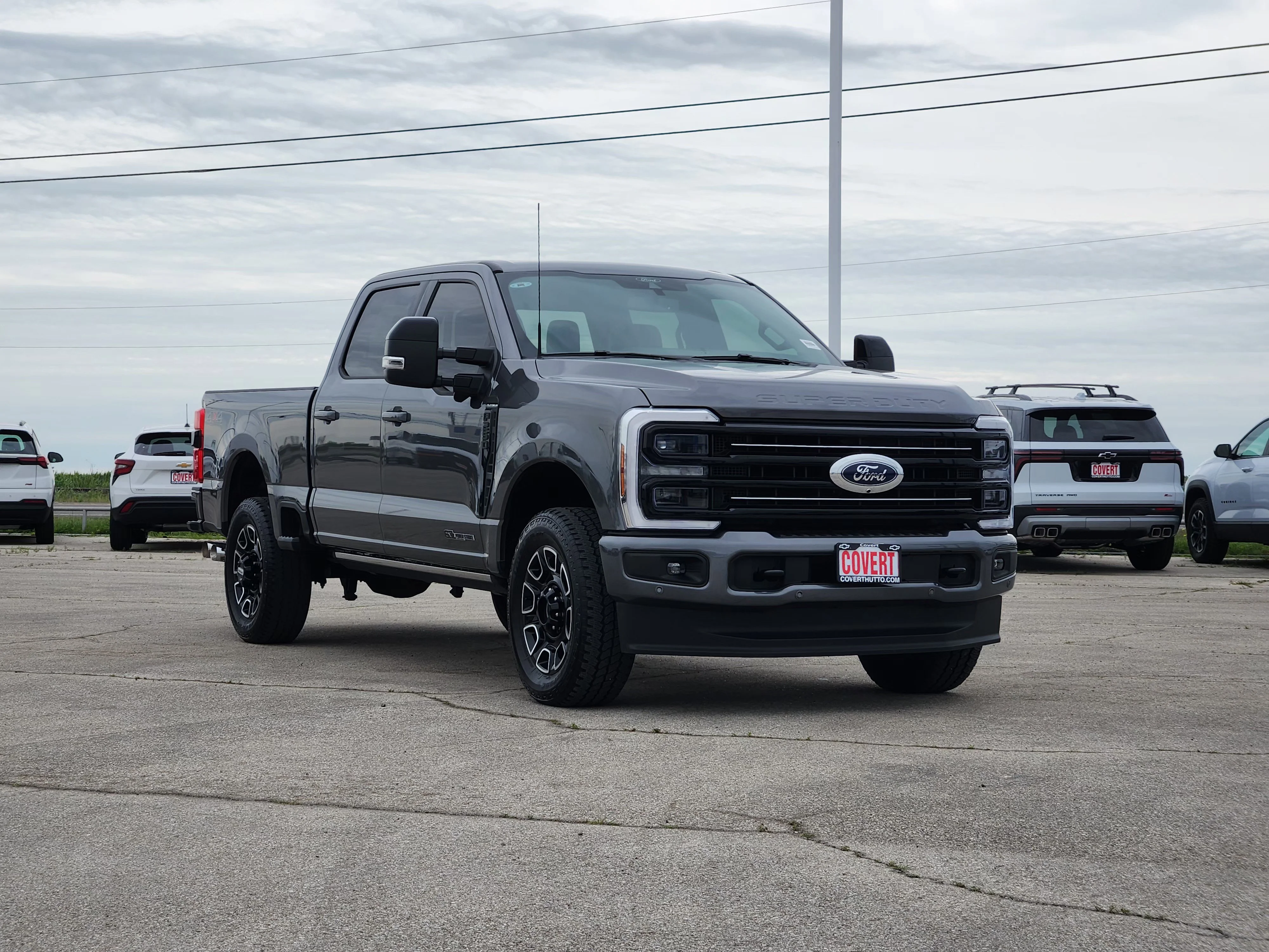 Used 2025  Ford Platinum image 3