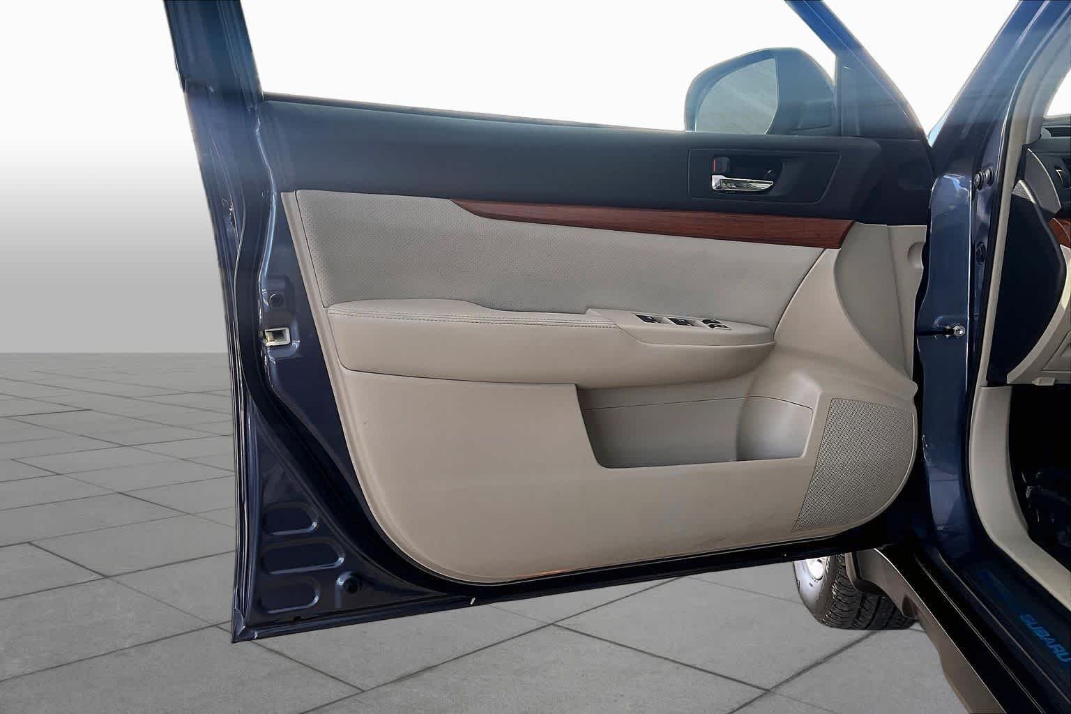 Used 2014 Twilight Blue Metallic Subaru 2.5i Limited image 22