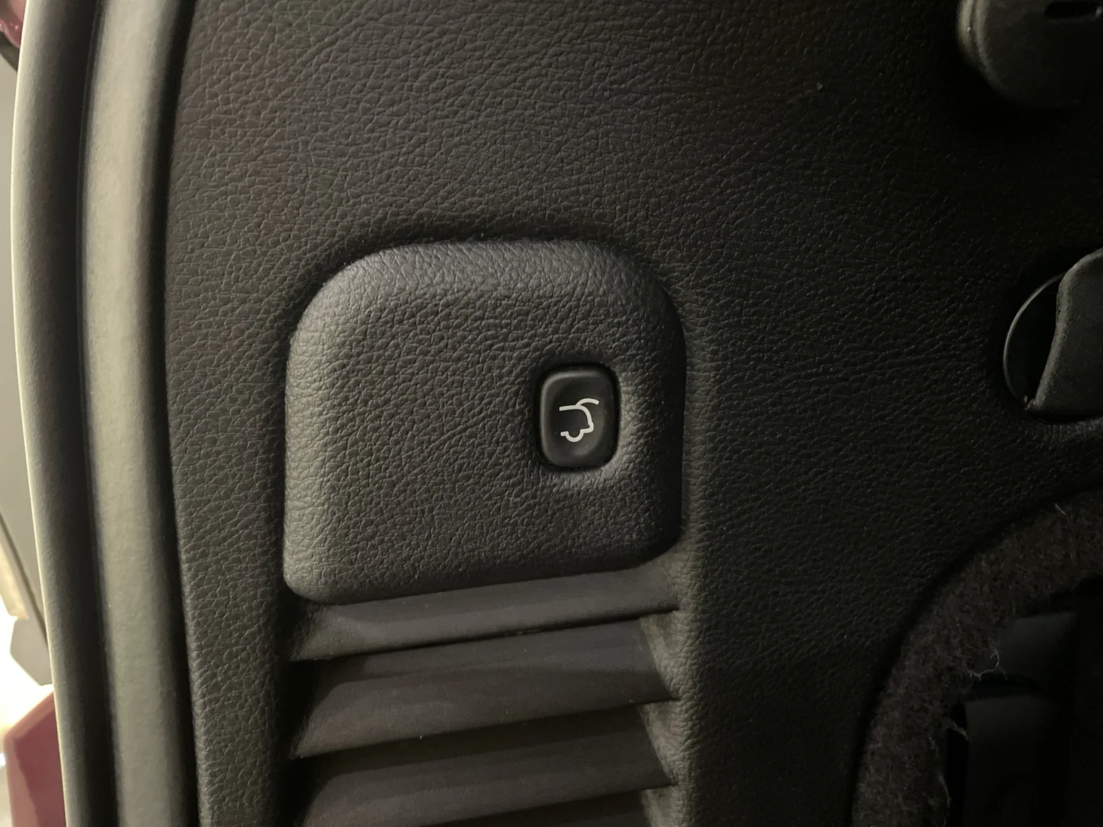 Used 2016 Velvet Red Pearlcoat Jeep Limited image 8