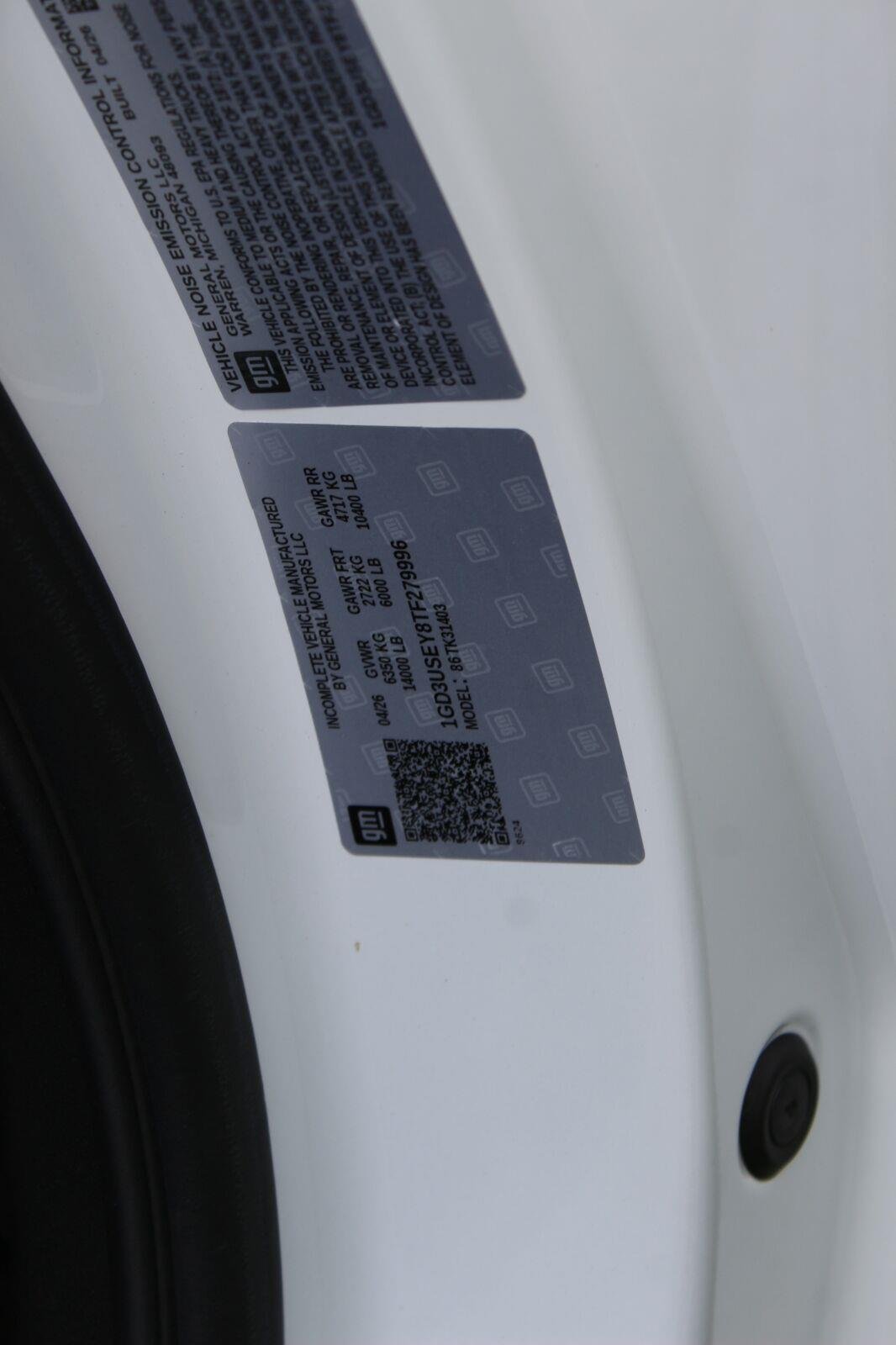 New 2026 Summit White GMC Pro image 25