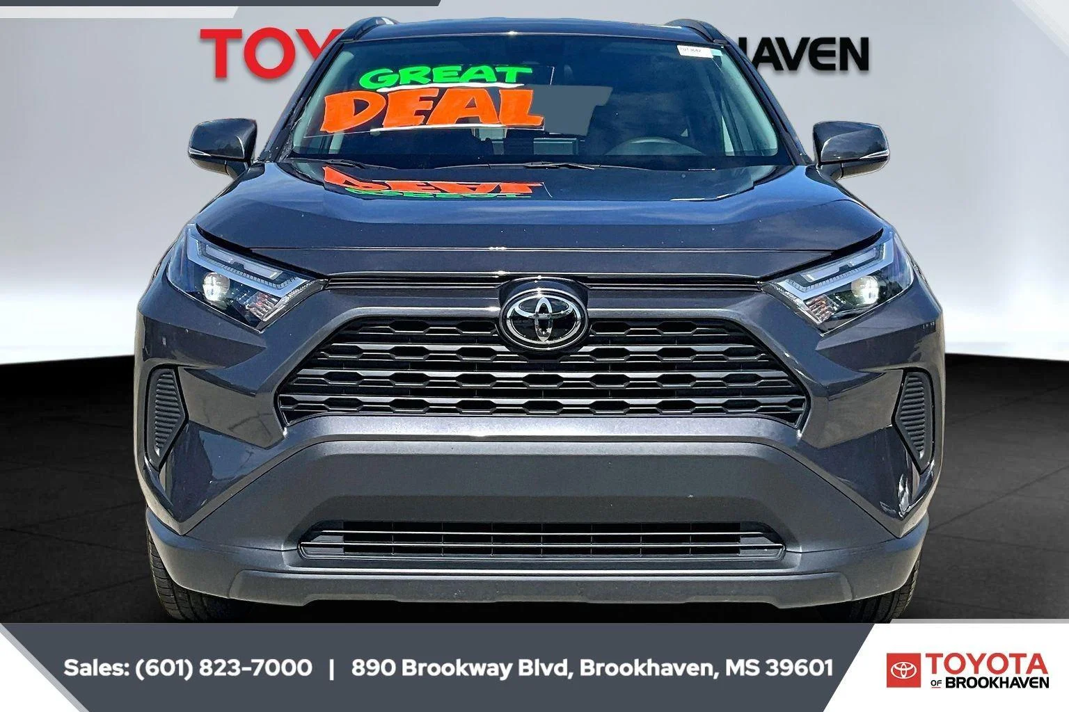 Used 2025 Magnetic Gray Metallic Toyota XLE image 3