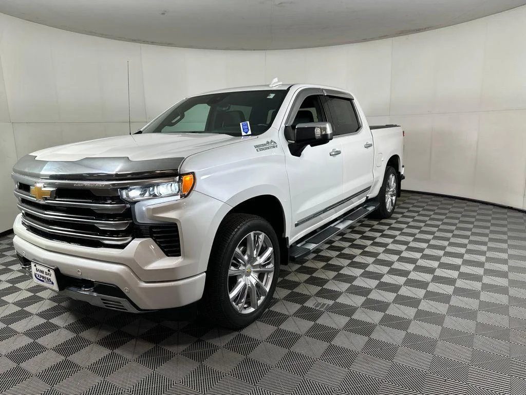 Used 2024 Pearl Chevrolet High Country image 23