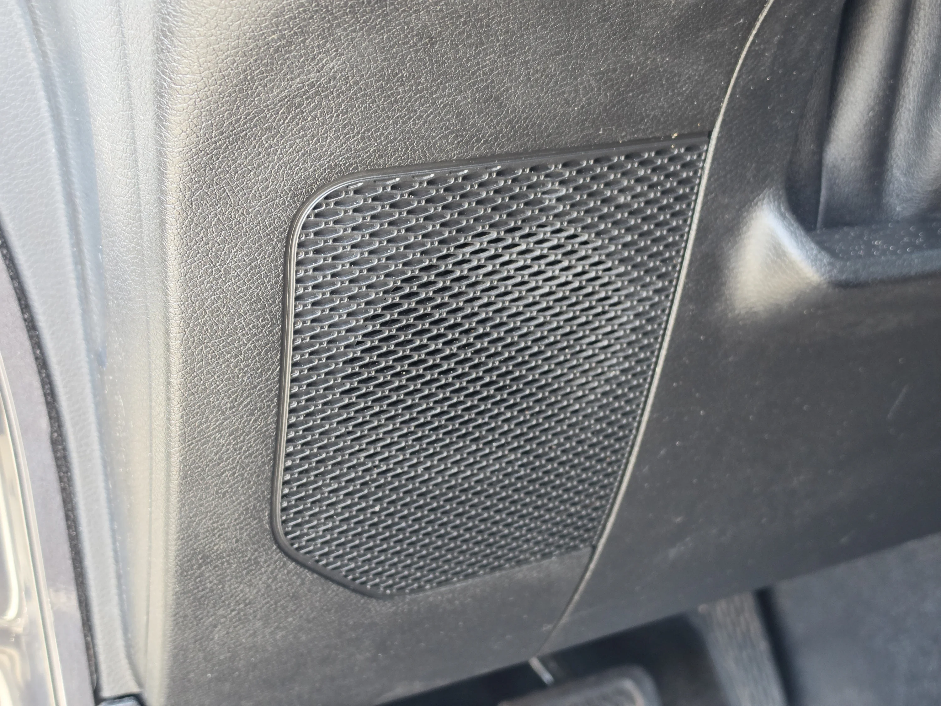 Used 2018 Granite Crystal Metallic Clearcoat Jeep Sahara image 25