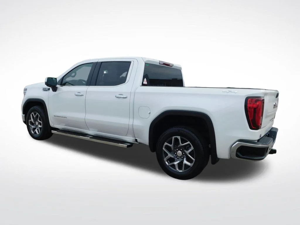 Used 2023 White GMC SLT image 10