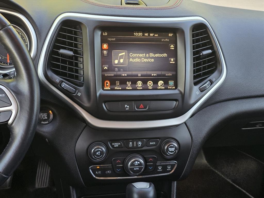 Used 2016 Gray Jeep Trailhawk image 15