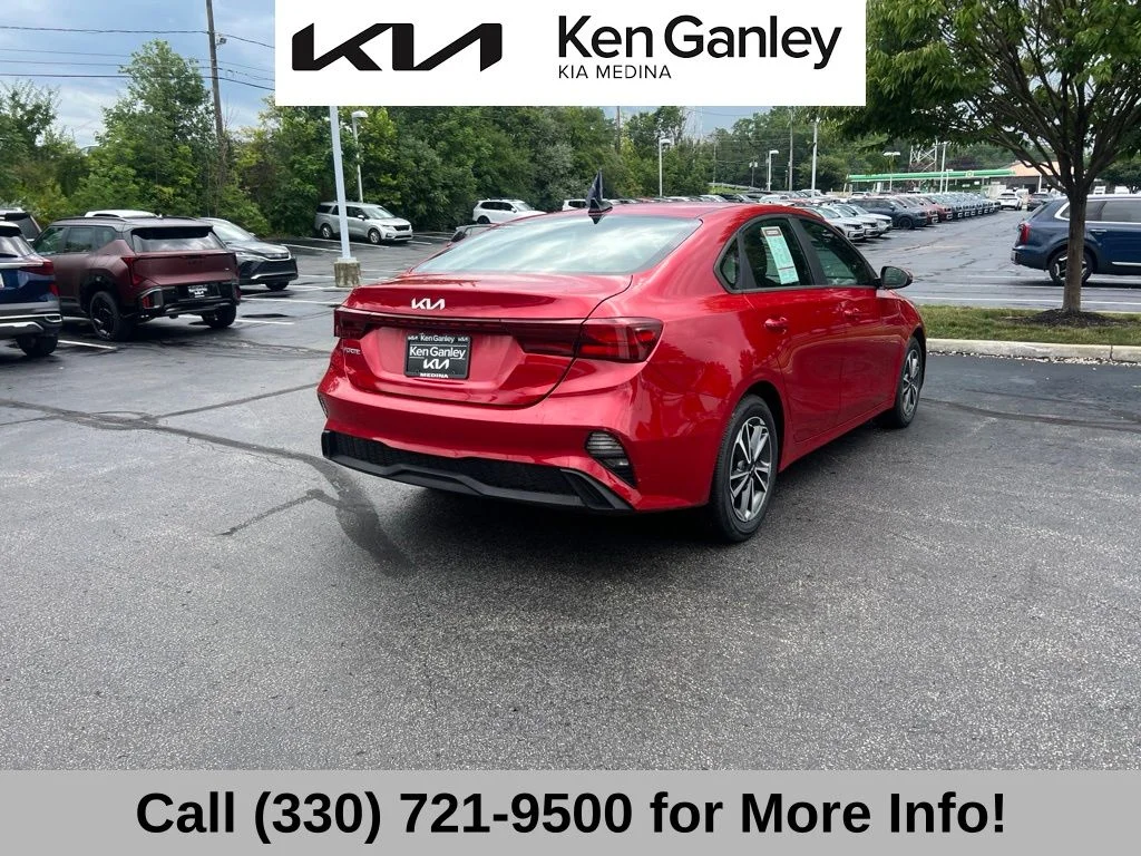 2023 Kia Forte LXS - Photo 9
