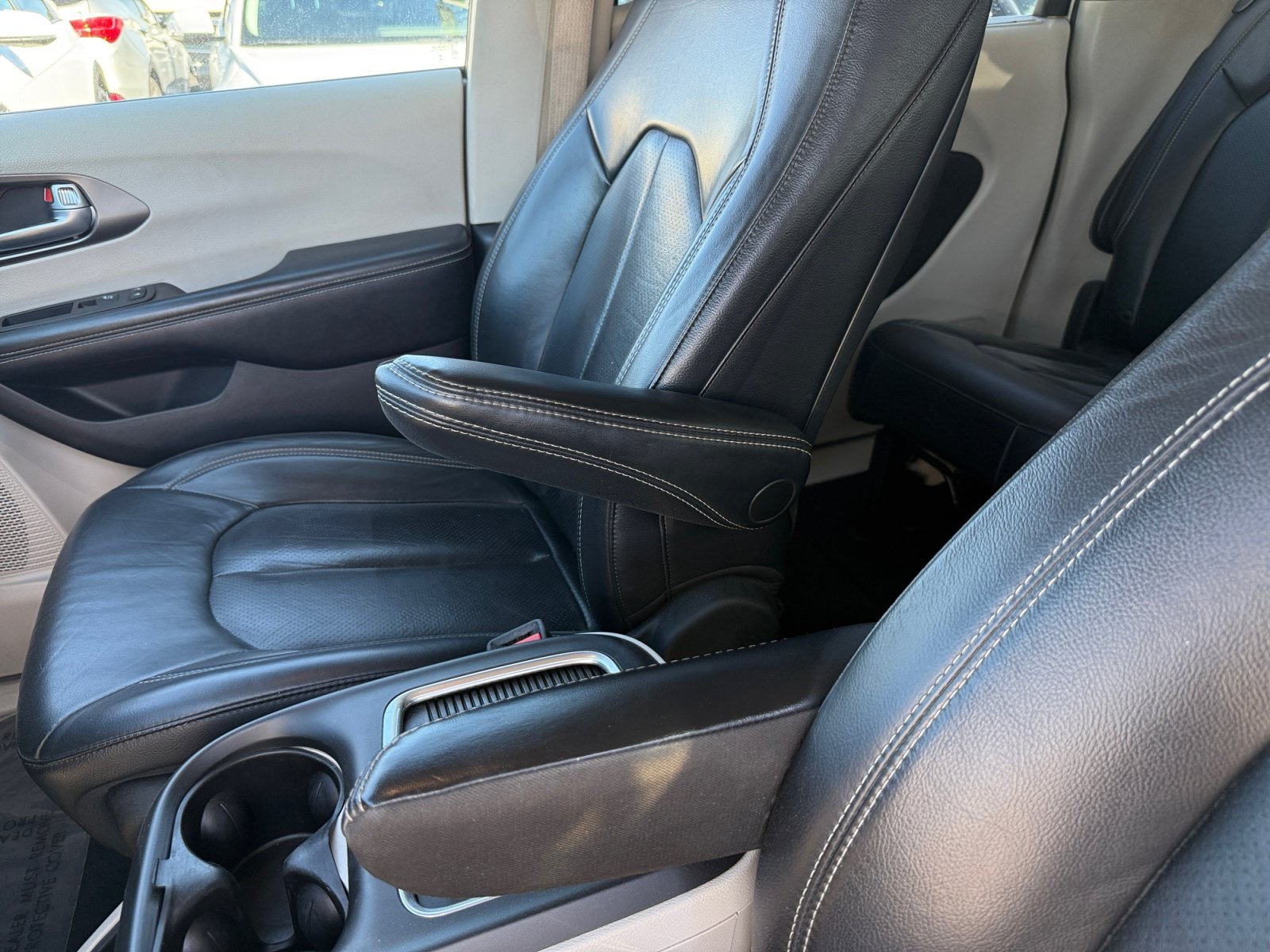 Used 2022 Bright White Clearcoat Chrysler Touring L image 14