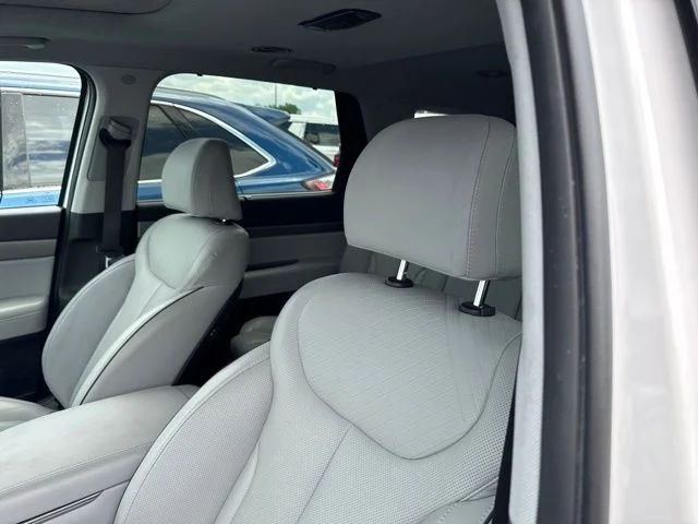 Used 2024 Hyper White Hyundai SEL 7P AWD image 13