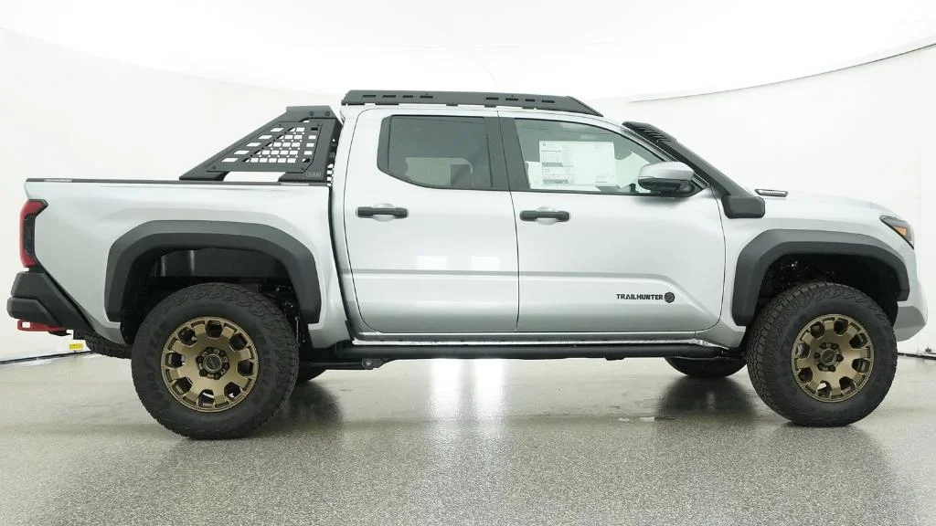 New 2026 Celestial Silver Metallic Toyota Trailhunter image 10