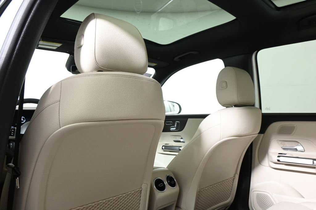 Used 2026 Polar White Mercedes-Benz GLB 250 image 29