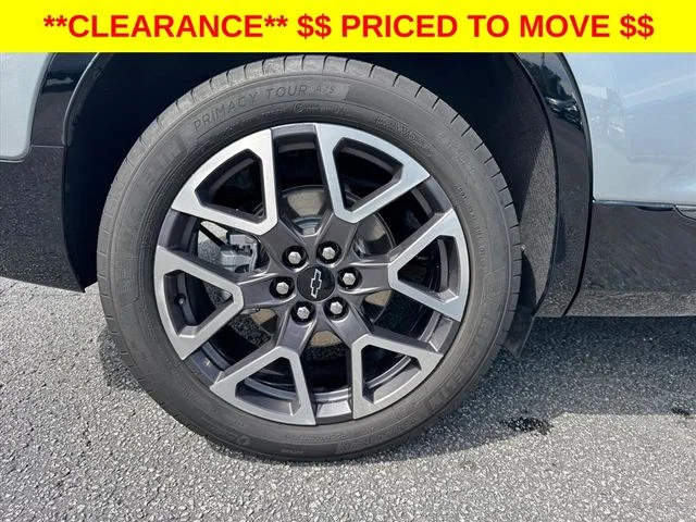 Used 2025 Gray Chevrolet RS image 32