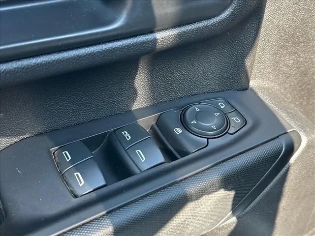 Used 2022 White Chevrolet Custom image 19