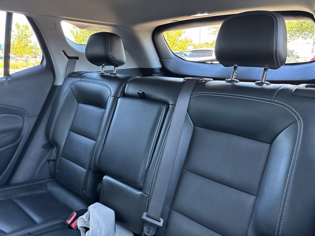 Used 2022 White GMC SLT image 29